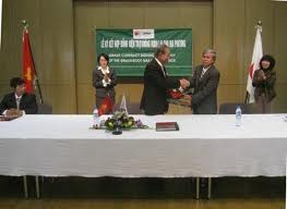 การลงนามในสัญญาให้ความช่วยเหลือในรูปให้เปล่าแก่โครงการเอกชนของญี่ปุ่น